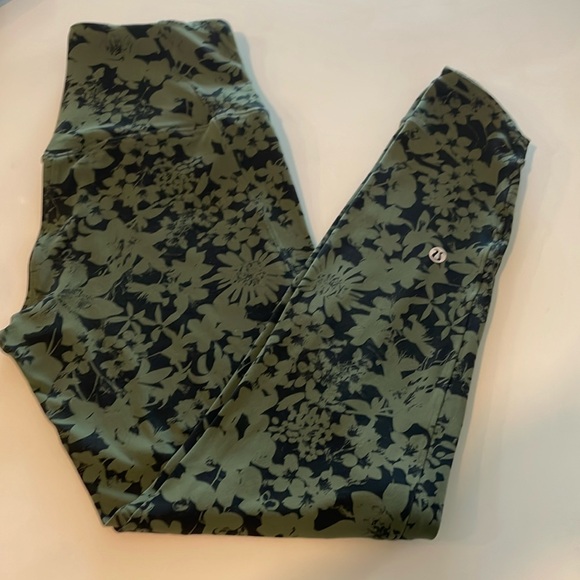 Lululemon leggings - Picture 1 of 4